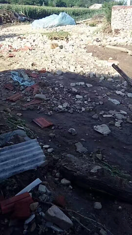 門前的水泥路面，已經(jīng)不復(fù)存在！